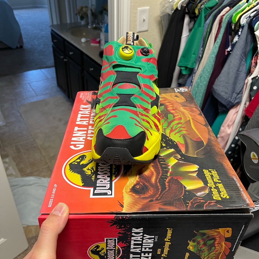 Reebok Jurassic park fury pump size 13